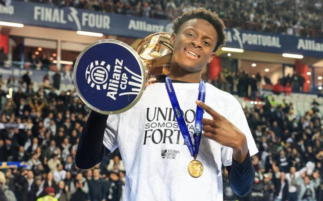 开云下载-王勤伯：巴黎的合同vs葡超的合同，18岁小孩怎么选？