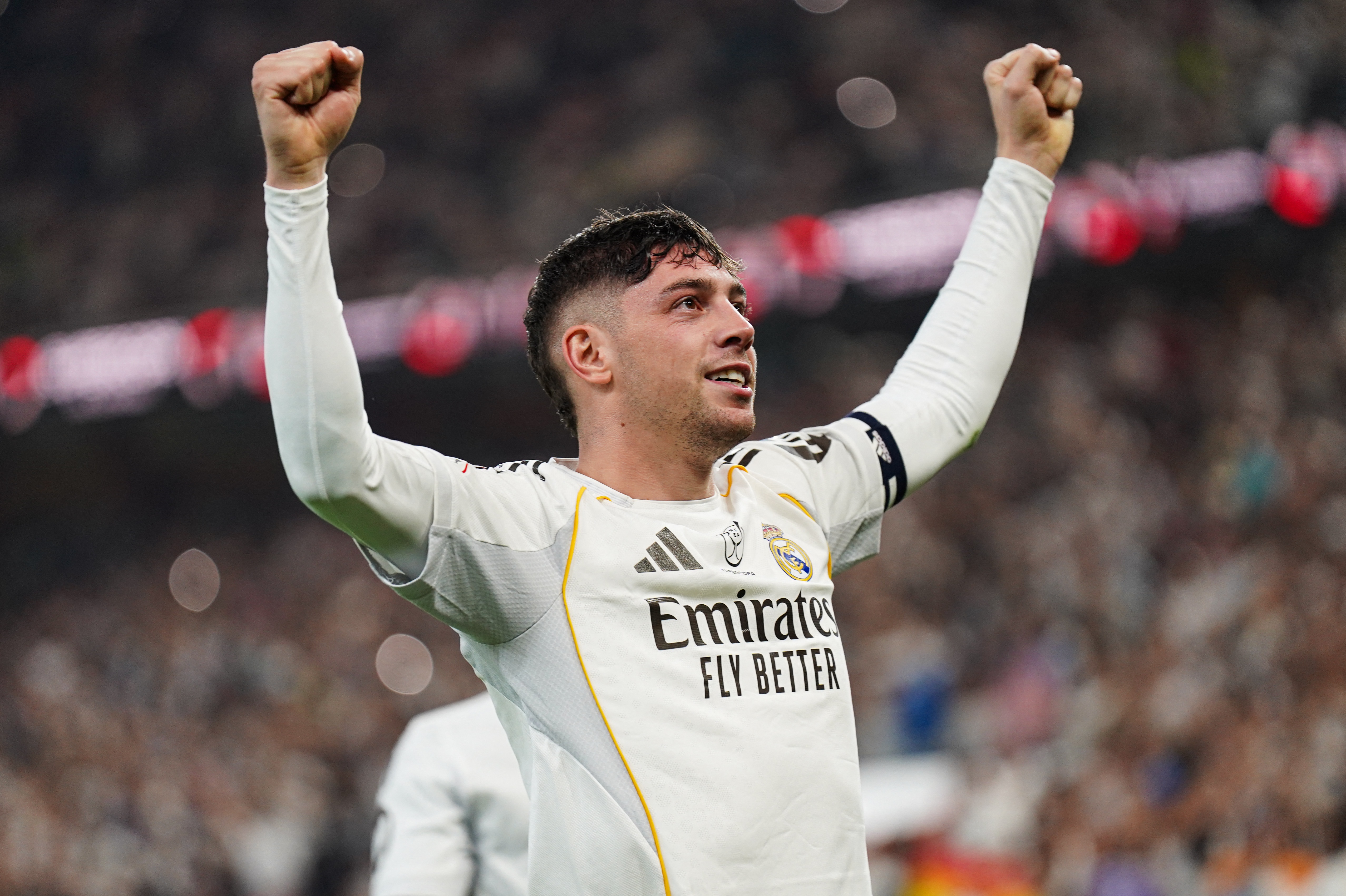 开云下载-龙赛罗谈激动落泪：巴尔韦德才华横溢 皇马缺兵少将却拿下曼城