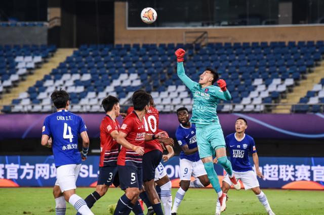 开云线上入口-重庆队接连送走主力球员 新赛季还能成为黑马？